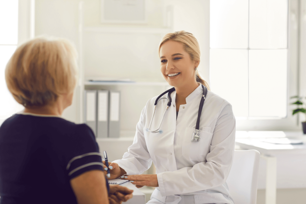 Os check-ups anuais desempenham um papel crucial na prevenção de doenças. Ao visitar seu médico regularmente, você tem a oportunidade de identificar problemas de saúde antes que eles se tornem graves.